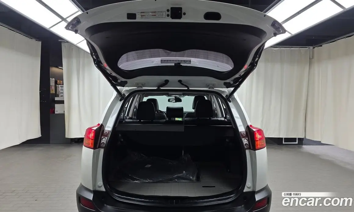 Toyota RAV4 2014 2.5 автомат (гидро), фото 23 Toyota RAV4 2014 2.5 автомат (гидро), фото 23