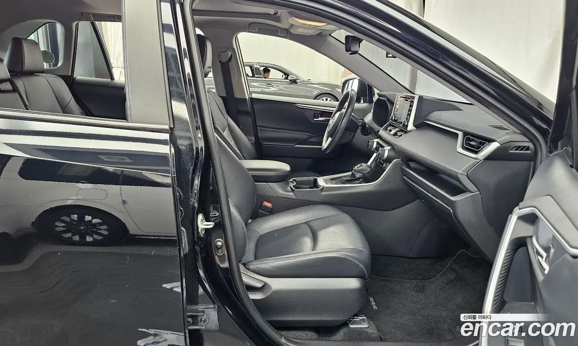 Toyota RAV4 2019 2.5 автомат (гидро), фото 17 Toyota RAV4 2019 2.5 автомат (гидро), фото 17
