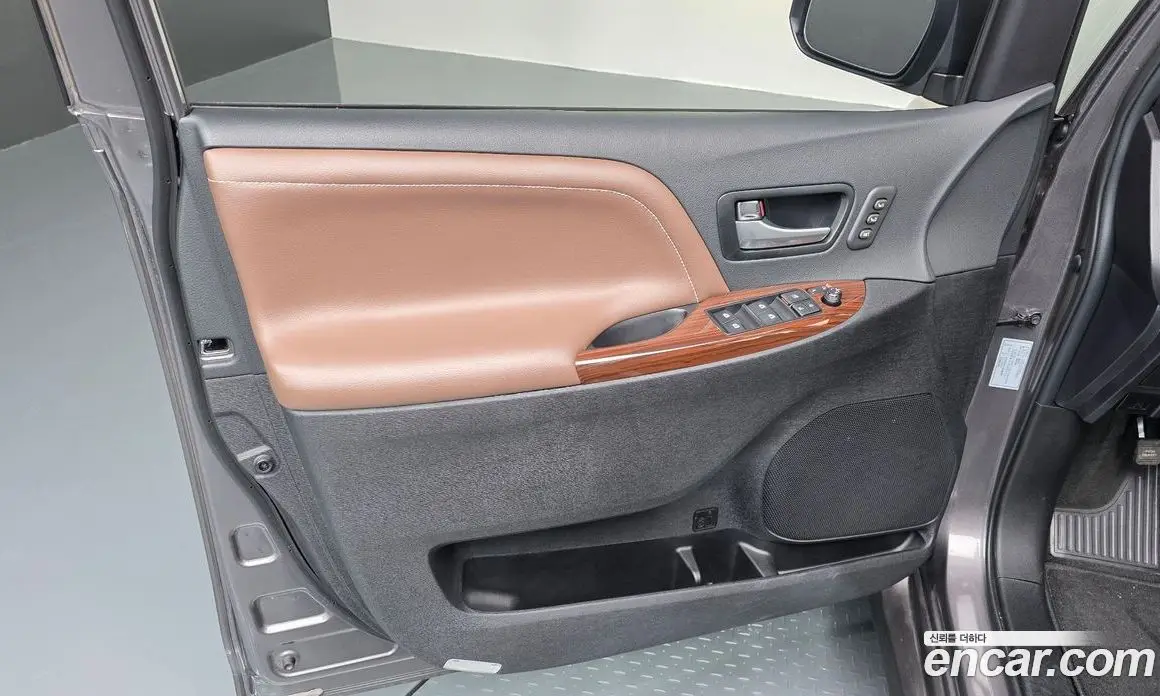 Toyota Sienna 2018 3.5 автомат (гидро), фото 14 Toyota Sienna 2018 3.5 автомат (гидро), фото 14