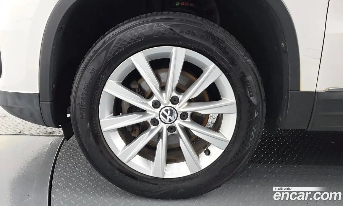 Volkswagen Tiguan 2013 2.0 автомат (гидро), фото 5 Volkswagen Tiguan 2013 2.0 автомат (гидро), фото 5