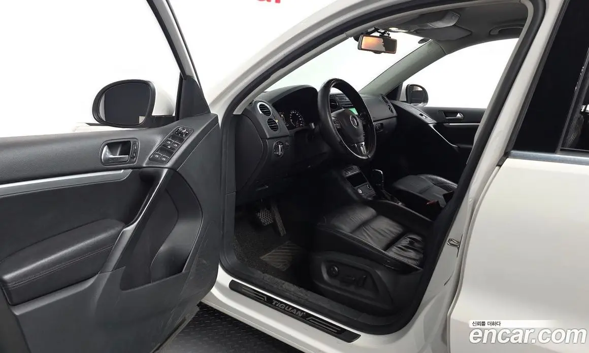 Volkswagen Tiguan 2013 2.0 автомат (гидро), фото 10 Volkswagen Tiguan 2013 2.0 автомат (гидро), фото 10