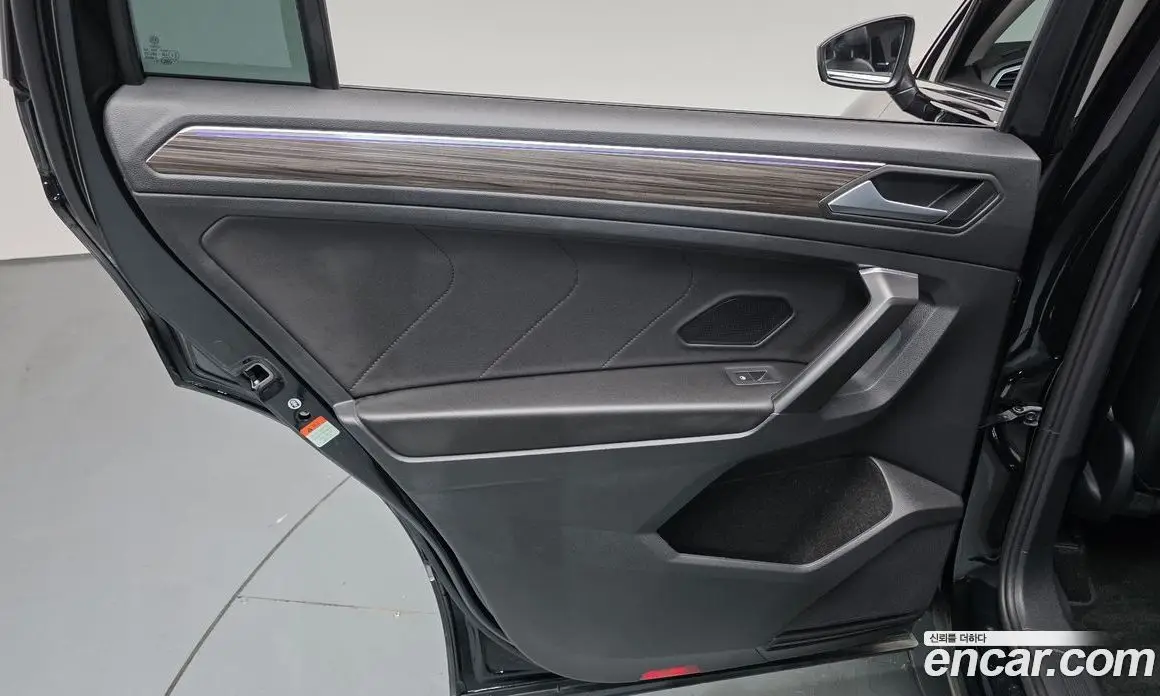 Volkswagen Tiguan 2023 2.0 автомат (гидро), фото 14 Volkswagen Tiguan 2023 2.0 автомат (гидро), фото 14