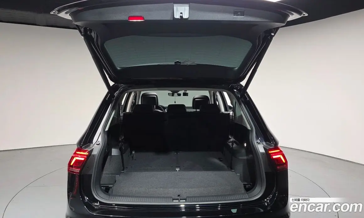 Volkswagen Tiguan 2023 2.0 автомат (гидро), фото 25 Volkswagen Tiguan 2023 2.0 автомат (гидро), фото 25