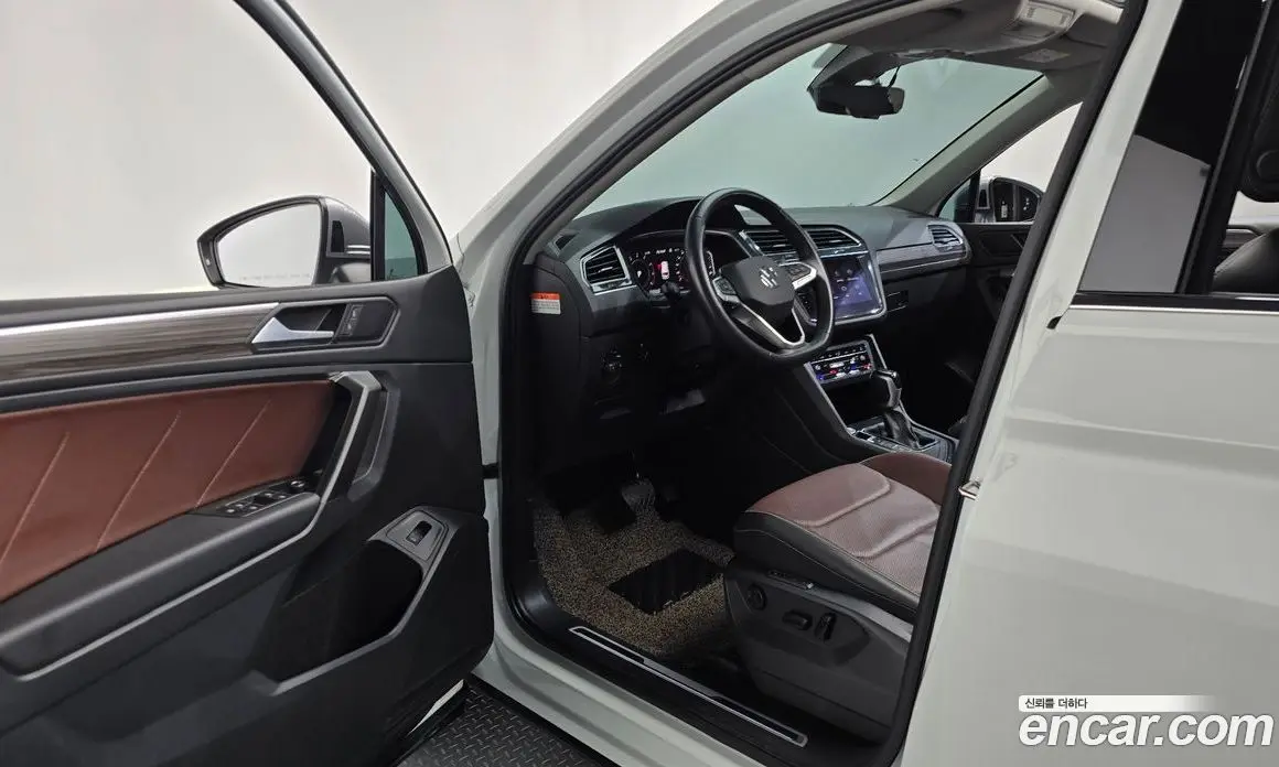 Volkswagen Tiguan 2023 2.0 автомат (гидро), фото 12
