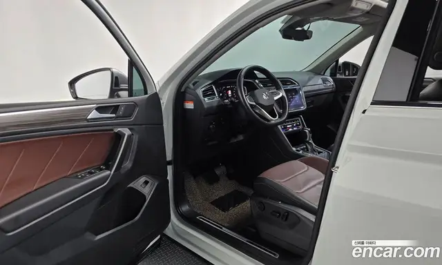 Volkswagen Tiguan 2023 2.0 автомат (гидро), миниатюра 12