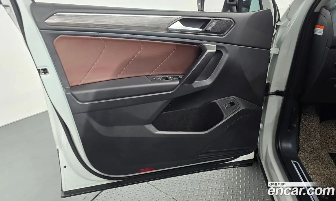 Volkswagen Tiguan 2023 2.0 автомат (гидро), фото 13
