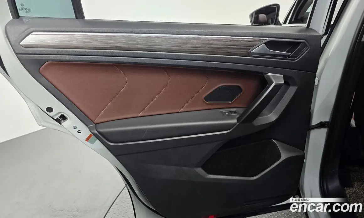 Volkswagen Tiguan 2023 2.0 автомат (гидро), фото 14