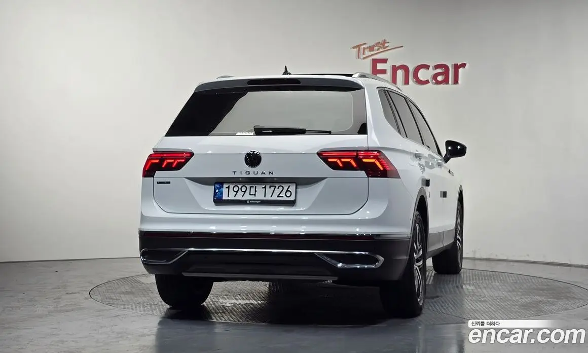Volkswagen Tiguan 2023 2.0 автомат (гидро), фото 3