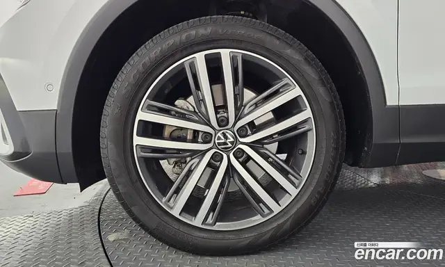 Volkswagen Tiguan 2023 2.0 автомат (гидро), миниатюра 4