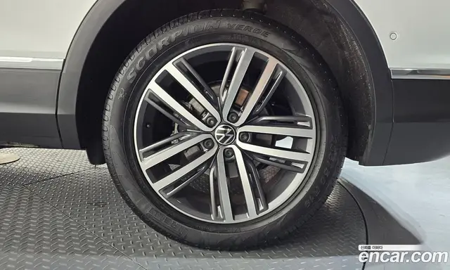 Volkswagen Tiguan 2023 2.0 автомат (гидро), миниатюра 6
