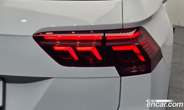 Volkswagen Tiguan 2023 2.0 автомат (гидро), миниатюра 8