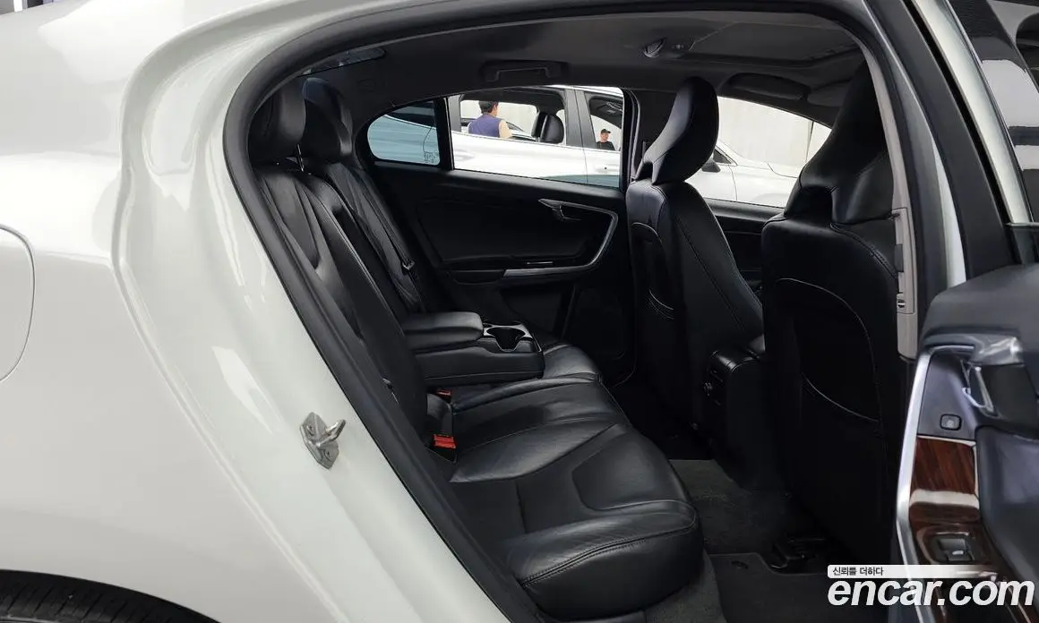 Volvo S60 2017 2.0 автомат (гидро), фото 12 Volvo S60 2017 2.0 автомат (гидро), фото 12