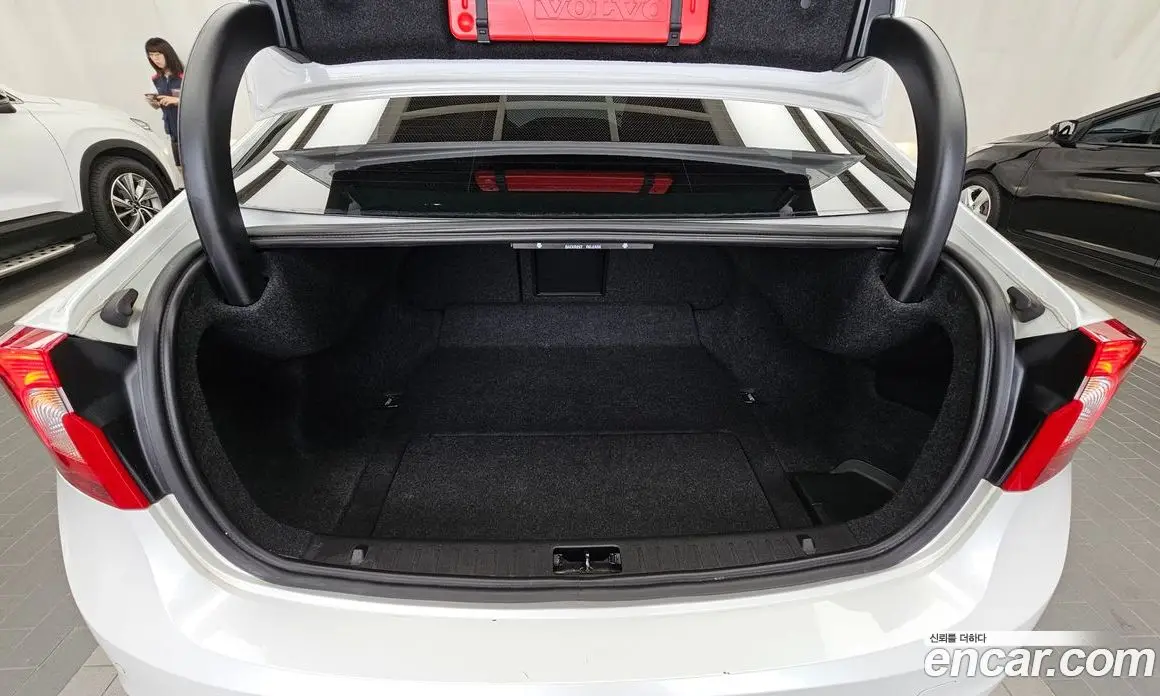 Volvo S60 2017 2.0 автомат (гидро), фото 20 Volvo S60 2017 2.0 автомат (гидро), фото 20