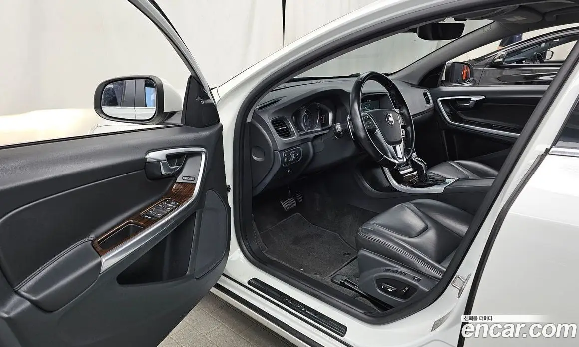 Volvo S60 2017 2.0 автомат (гидро), фото 10 Volvo S60 2017 2.0 автомат (гидро), фото 10