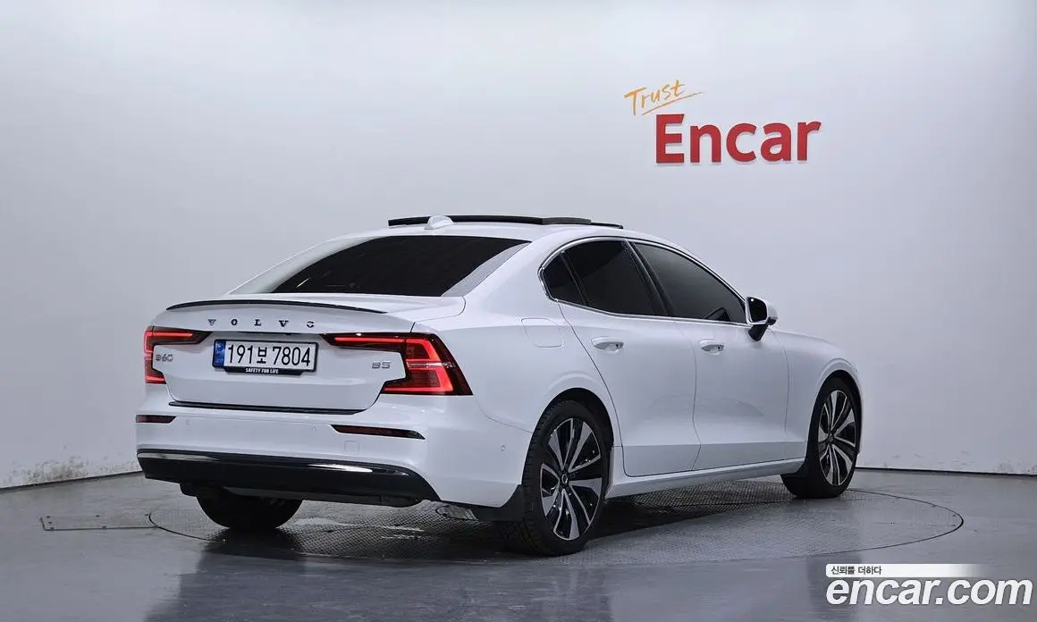 Volvo S60 2023 2.0 автомат (гидро), фото 1 Volvo S60 2023 2.0 автомат (гидро), фото 1