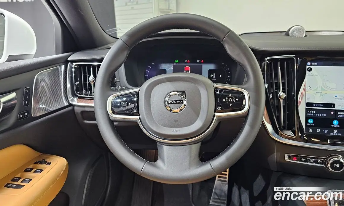 Volvo S60 2023 2.0 автомат (гидро), фото 18 Volvo S60 2023 2.0 автомат (гидро), фото 18