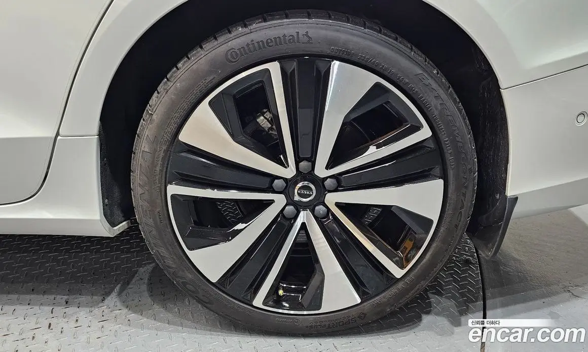 Volvo S60 2023 2.0 автомат (гидро), фото 6 Volvo S60 2023 2.0 автомат (гидро), фото 6