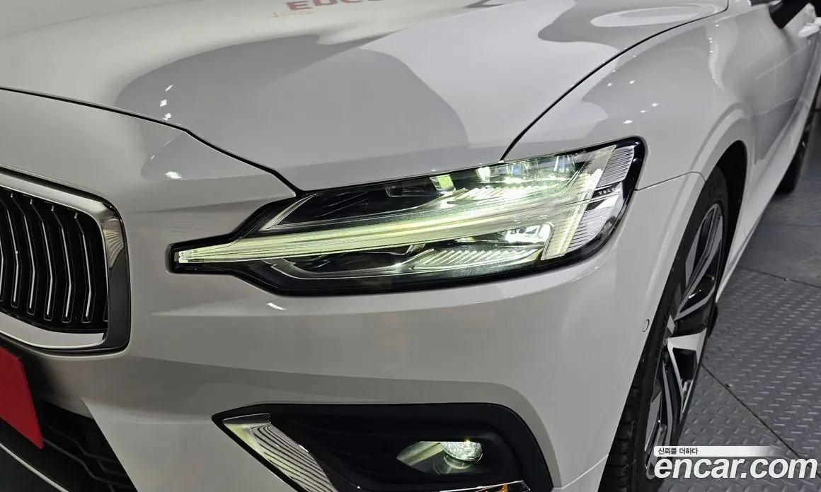 Volvo S60 2023 2.0 автомат (гидро), фото 7 Volvo S60 2023 2.0 автомат (гидро), фото 7