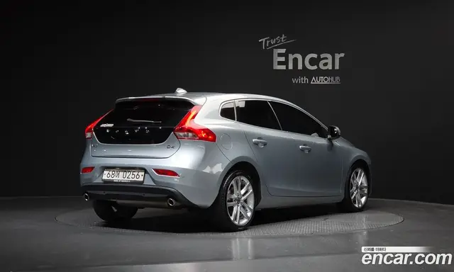 Volvo V40 2016 2.0 автомат (гидро), миниатюра 2 Volvo V40 2016 2.0 автомат (гидро), миниатюра 2