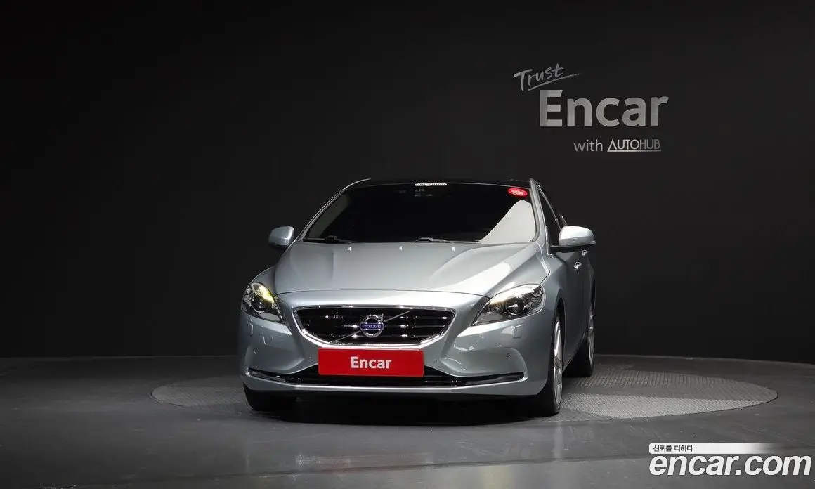 Volvo V40 2016 2.0 автомат (гидро), фото 3 Volvo V40 2016 2.0 автомат (гидро), фото 3