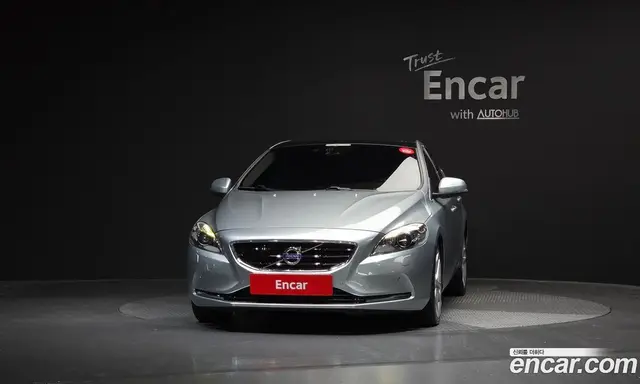 Volvo V40 2016 2.0 автомат (гидро), миниатюра 3 Volvo V40 2016 2.0 автомат (гидро), миниатюра 3