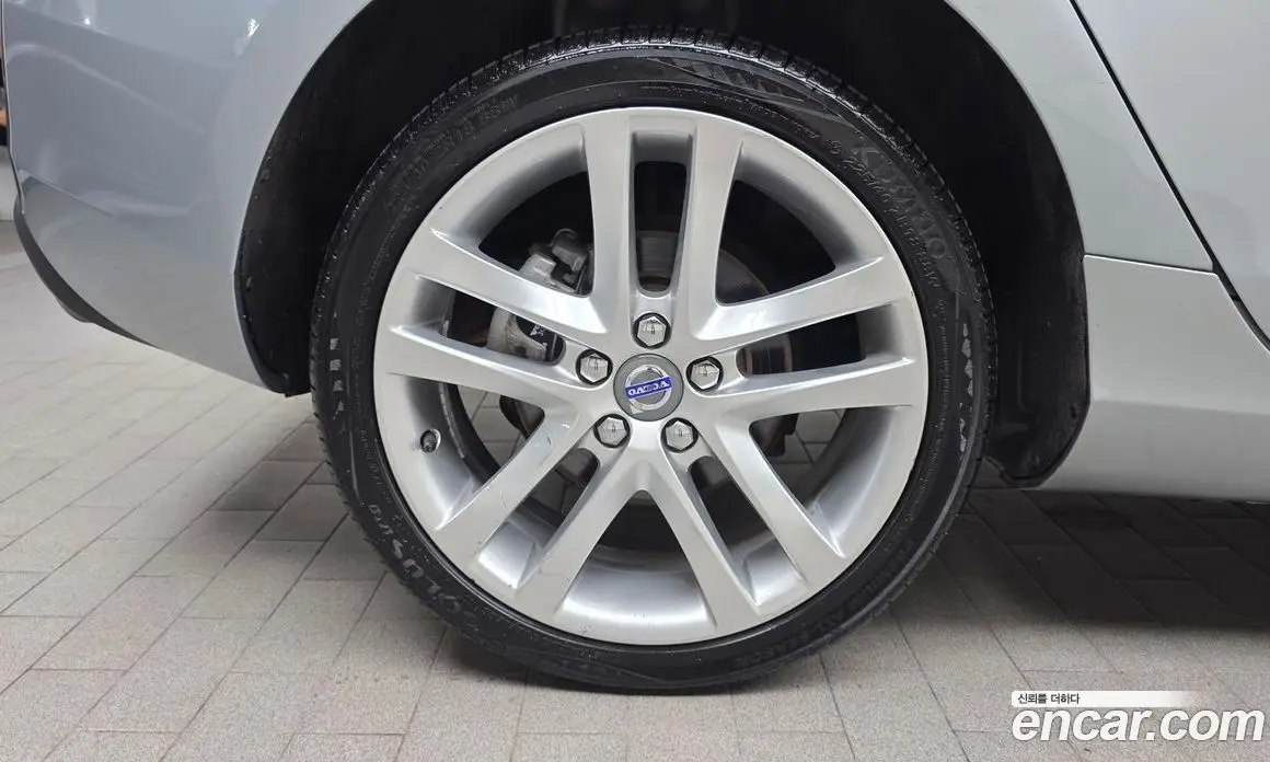Volvo V40 2016 2.0 автомат (гидро), фото 5 Volvo V40 2016 2.0 автомат (гидро), фото 5