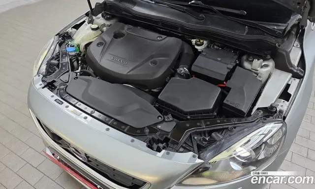 Volvo V40 2016 2.0 автомат (гидро), миниатюра 6 Volvo V40 2016 2.0 автомат (гидро), миниатюра 6