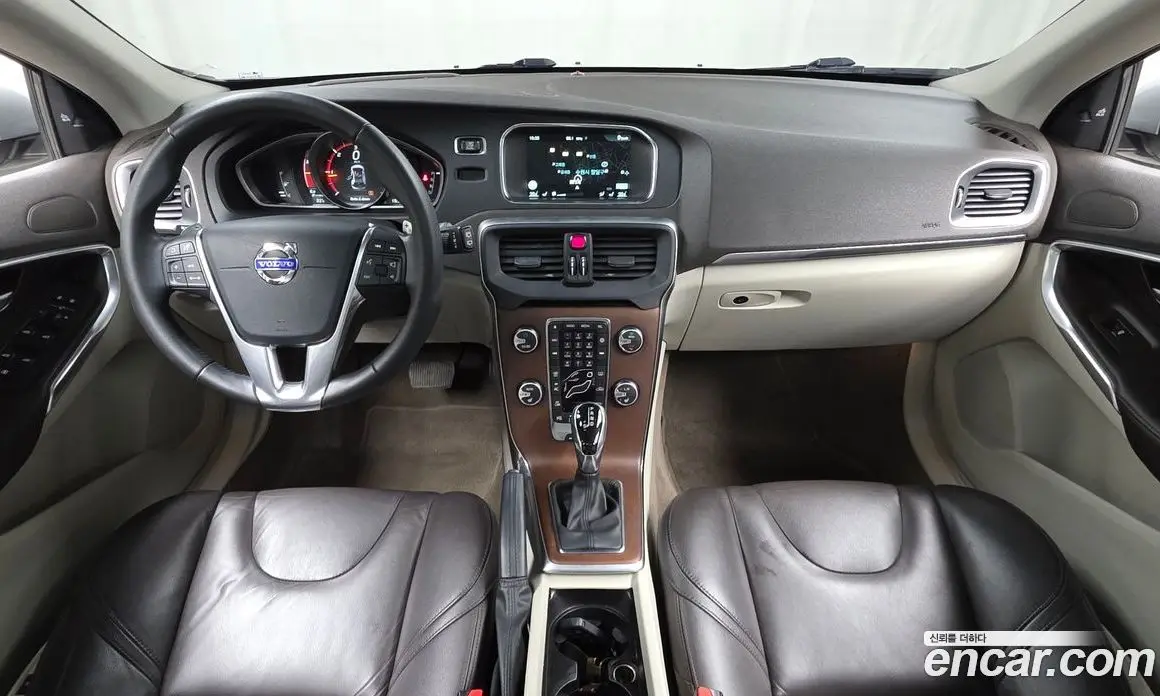 Volvo V40 2016 2.0 автомат (гидро), фото 7 Volvo V40 2016 2.0 автомат (гидро), фото 7