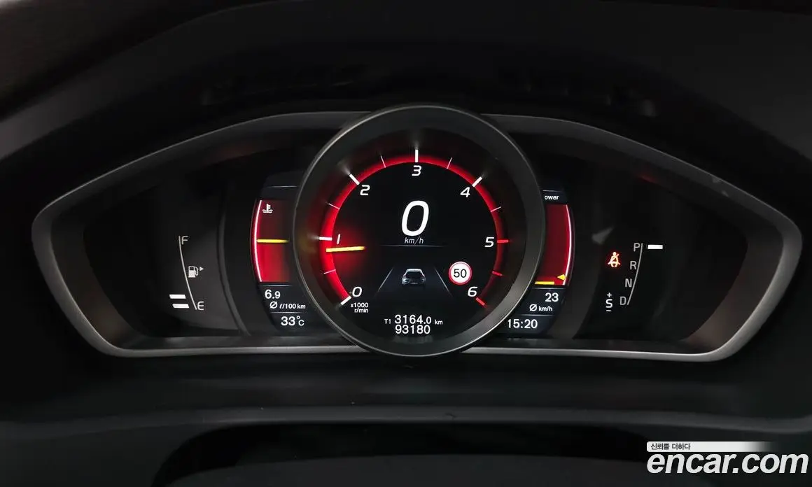 Volvo V40 2016 2.0 автомат (гидро), фото 8 Volvo V40 2016 2.0 автомат (гидро), фото 8