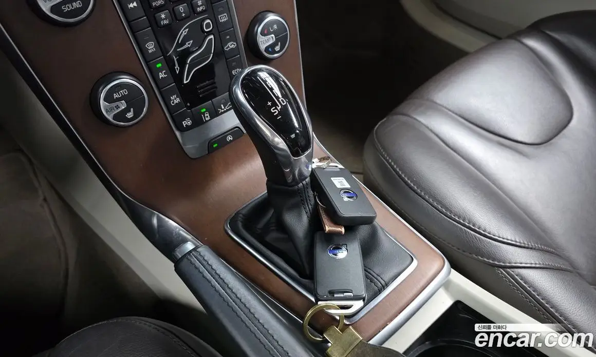 Volvo V40 2016 2.0 автомат (гидро), фото 9 Volvo V40 2016 2.0 автомат (гидро), фото 9