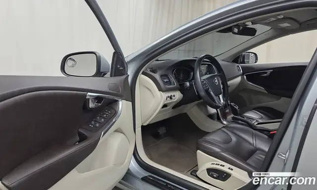 Volvo V40 2016 2.0 автомат (гидро), миниатюра 10 Volvo V40 2016 2.0 автомат (гидро), миниатюра 10