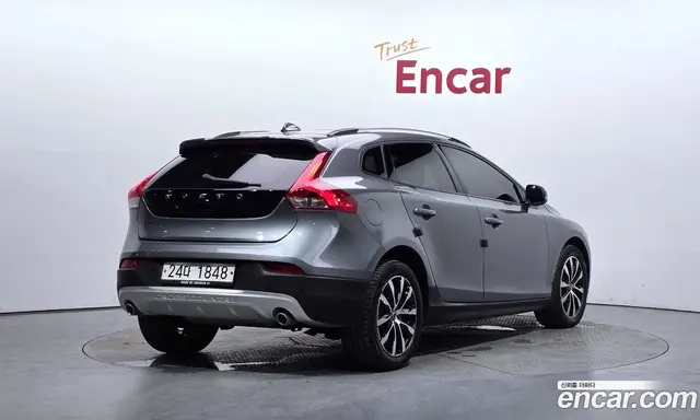 Volvo V40 2018 2.0 автомат (гидро), миниатюра 2 Volvo V40 2018 2.0 автомат (гидро), миниатюра 2