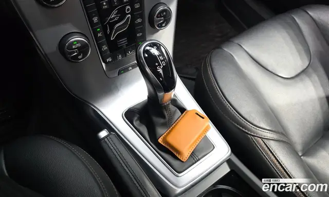 Volvo V40 2018 2.0 автомат (гидро), миниатюра 12