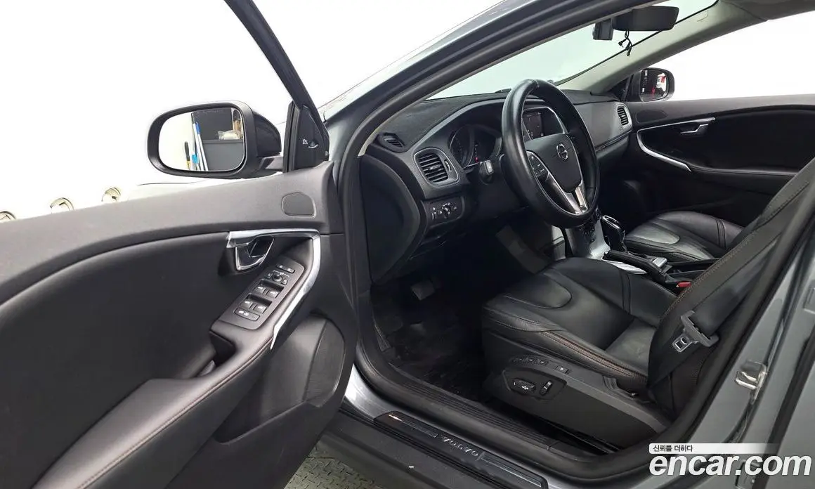 Volvo V40 2018 2.0 автомат (гидро), фото 13 Volvo V40 2018 2.0 автомат (гидро), фото 13