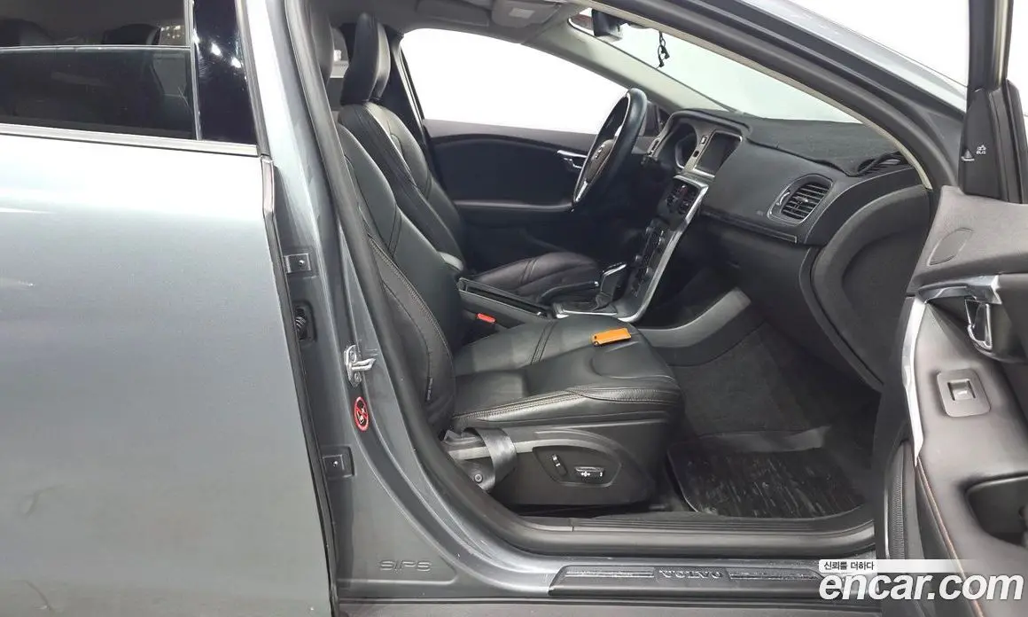 Volvo V40 2018 2.0 автомат (гидро), фото 16 Volvo V40 2018 2.0 автомат (гидро), фото 16