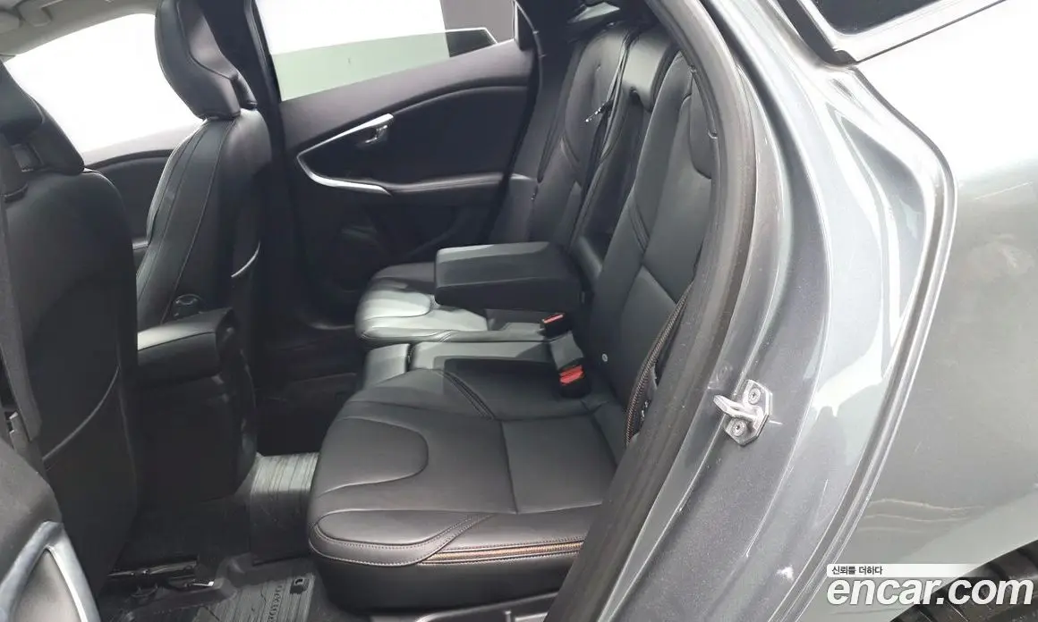 Volvo V40 2018 2.0 автомат (гидро), фото 18 Volvo V40 2018 2.0 автомат (гидро), фото 18