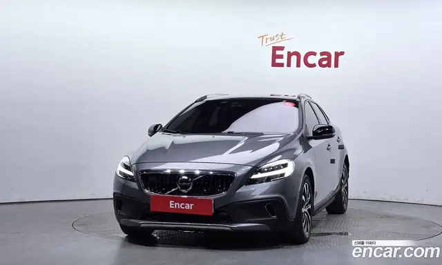 Volvo V40 2018 2.0 автомат (гидро), миниатюра 3 Volvo V40 2018 2.0 автомат (гидро), миниатюра 3