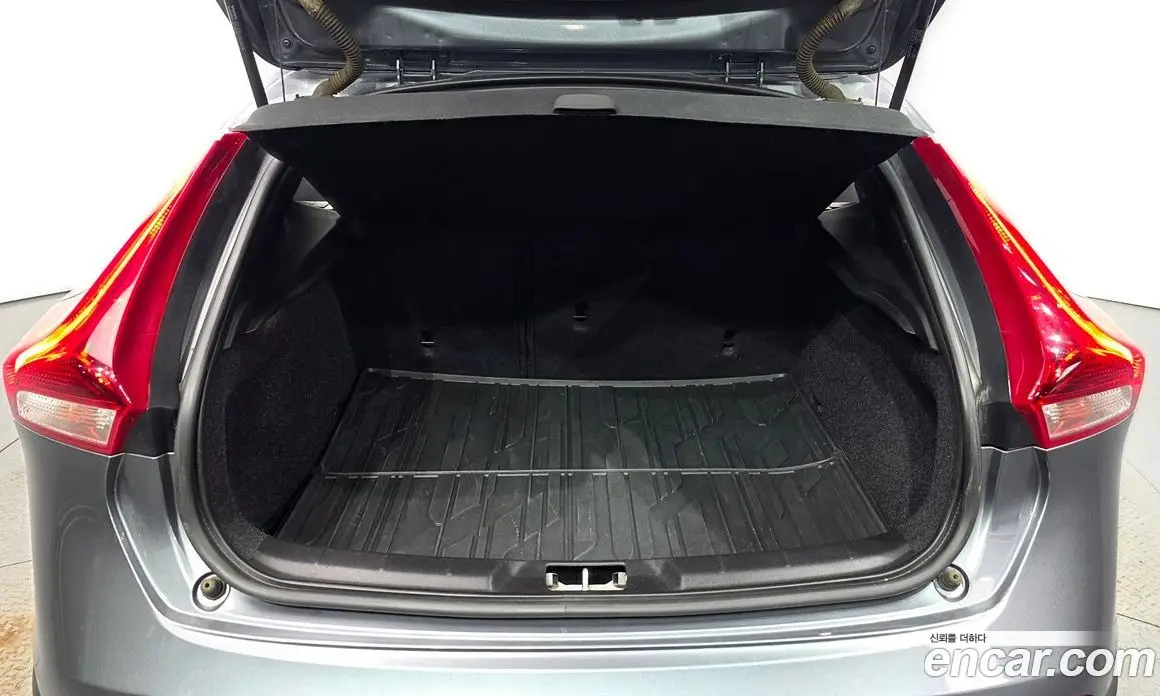 Volvo V40 2018 2.0 автомат (гидро), фото 23 Volvo V40 2018 2.0 автомат (гидро), фото 23