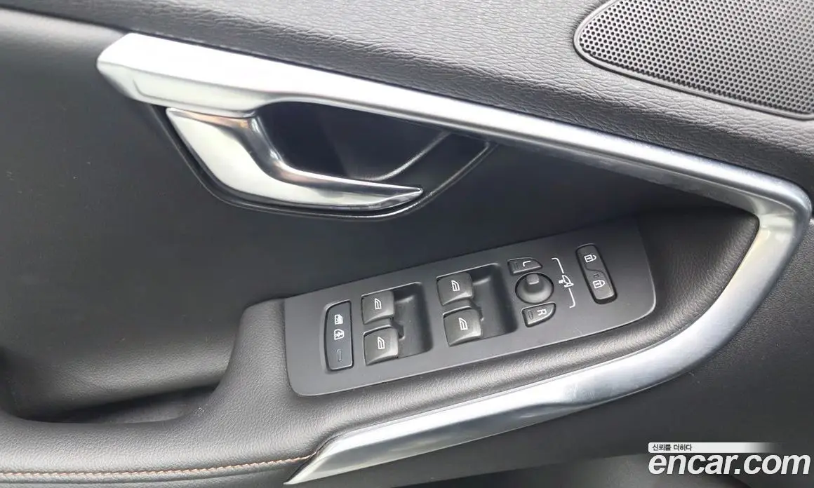 Volvo V40 2018 2.0 автомат (гидро), фото 26 Volvo V40 2018 2.0 автомат (гидро), фото 26