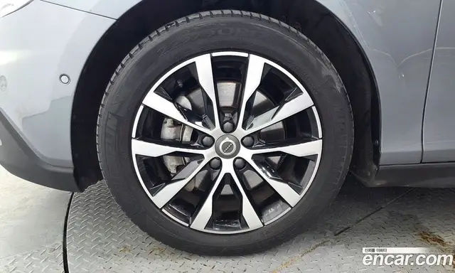 Volvo V40 2018 2.0 автомат (гидро), миниатюра 5 Volvo V40 2018 2.0 автомат (гидро), миниатюра 5