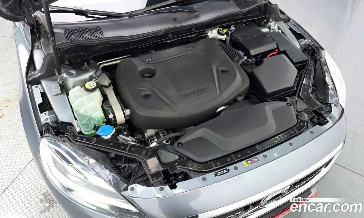 Volvo V40 2018 2.0 автомат (гидро), фото 6 Volvo V40 2018 2.0 автомат (гидро), фото 6