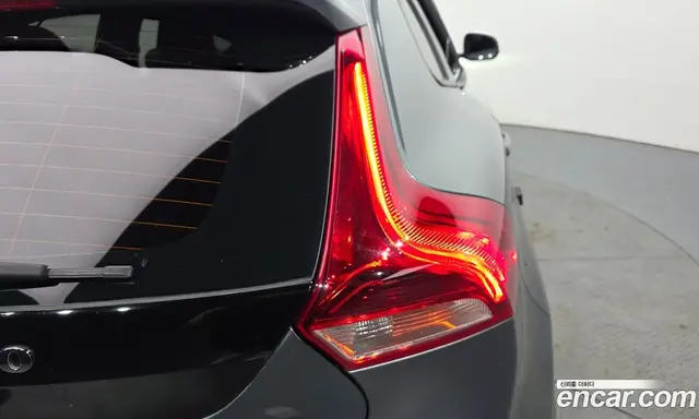 Volvo V40 2018 2.0 автомат (гидро), миниатюра 9 Volvo V40 2018 2.0 автомат (гидро), миниатюра 9