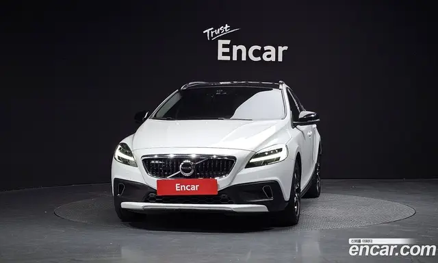 Volvo V40 2019 2.0 АКПП, миниатюра 3