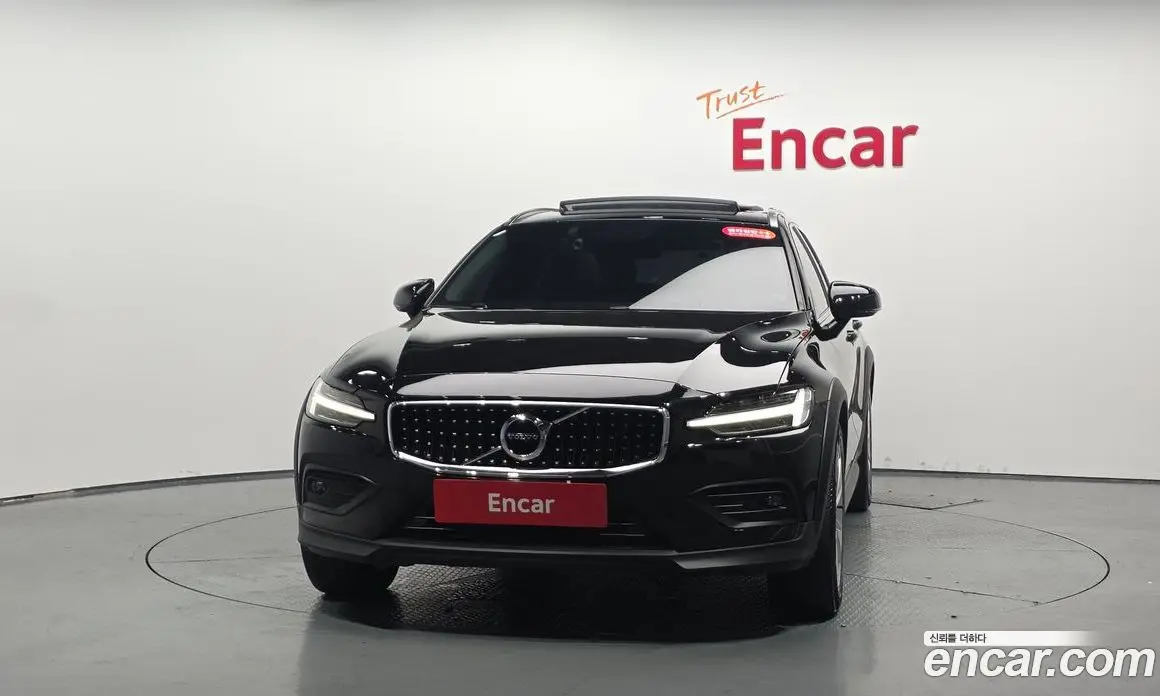 Volvo V60 2019 2.0 автомат (гидро), фото 2 Volvo V60 2019 2.0 автомат (гидро), фото 2