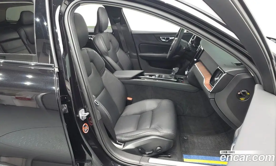 Volvo V60 2019 2.0 автомат (гидро), фото 15 Volvo V60 2019 2.0 автомат (гидро), фото 15