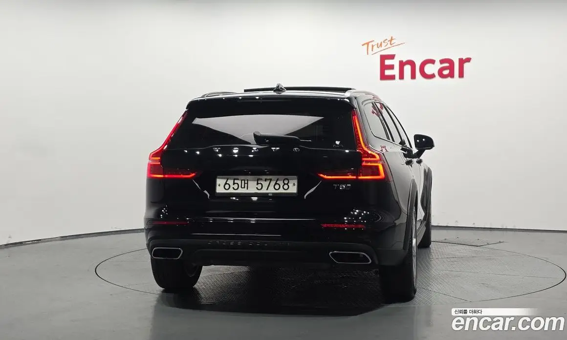 Volvo V60 2019 2.0 автомат (гидро), фото 3 Volvo V60 2019 2.0 автомат (гидро), фото 3