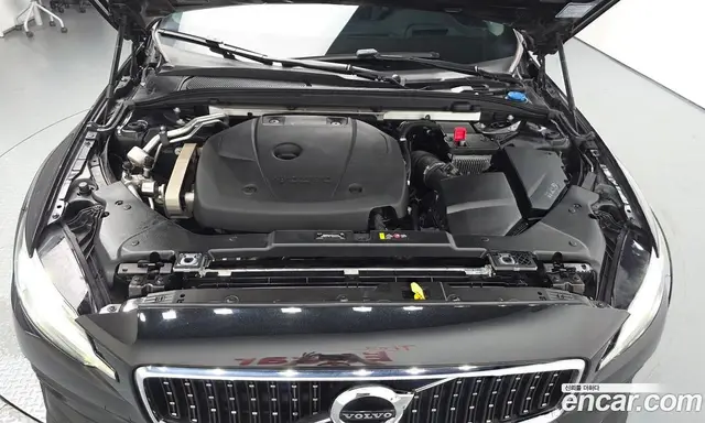 Volvo V60 2019 2.0 автомат (гидро), миниатюра 5 Volvo V60 2019 2.0 автомат (гидро), миниатюра 5