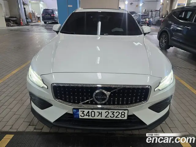 Volvo V60 2023 2.0 автомат (гидро), миниатюра 2 Volvo V60 2023 2.0 автомат (гидро), миниатюра 2