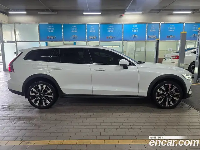 Volvo V60 2023 2.0 автомат (гидро), миниатюра 3 Volvo V60 2023 2.0 автомат (гидро), миниатюра 3