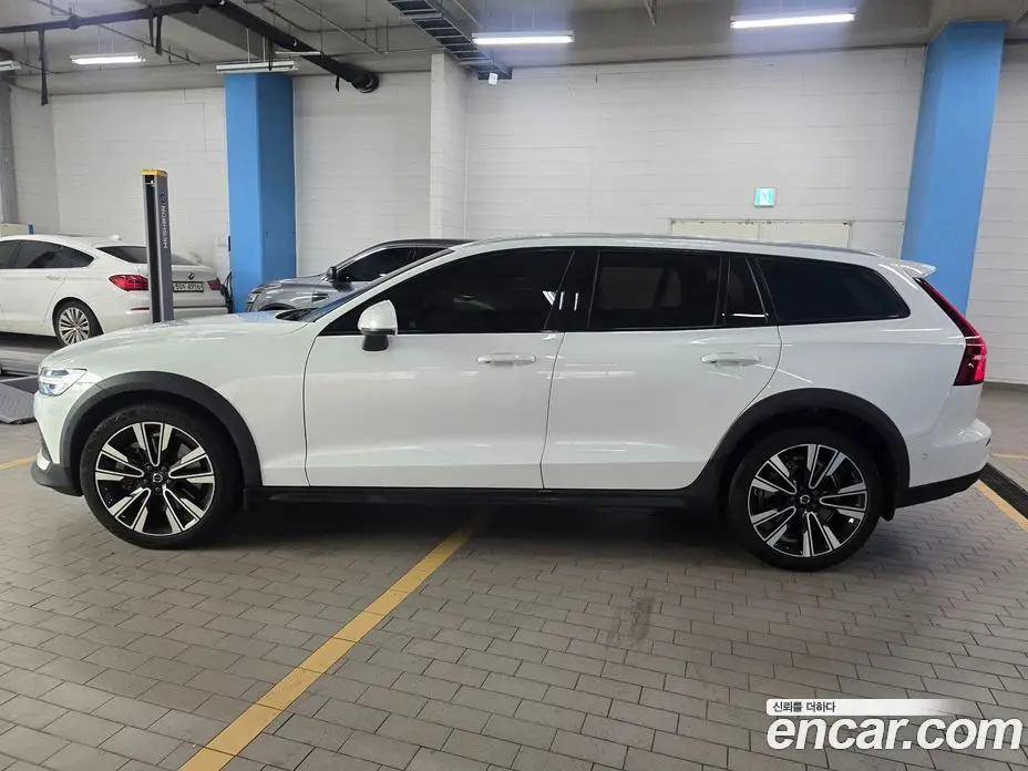 Volvo V60 2023 2.0 автомат (гидро), фото 4 Volvo V60 2023 2.0 автомат (гидро), фото 4